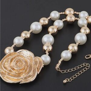 Elegant 16” Gold and Pearl hammered Rose Necklace